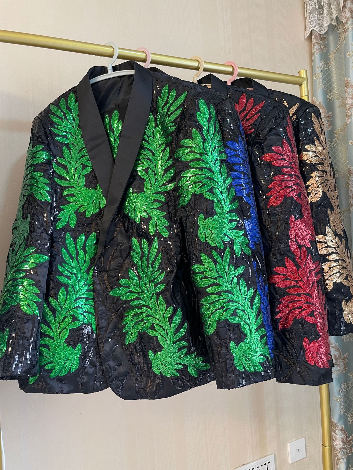 Gold Sequins Mens Wedding Tuxedos Shawl Lapel Groom Wear Dinner Prom Party Performance Costume 2 Pieces