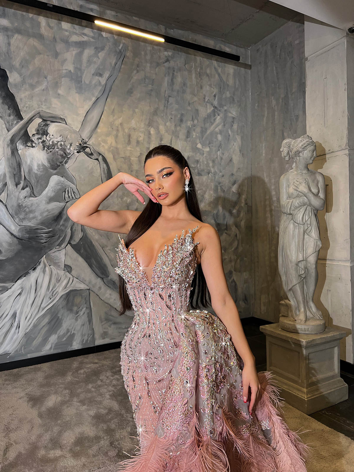 Gorgeous Mermaid Evening Dresses Strapless Sleeveless Gown Crystal Feather Sequins Sweep Train Prom Party Dress Custom Made