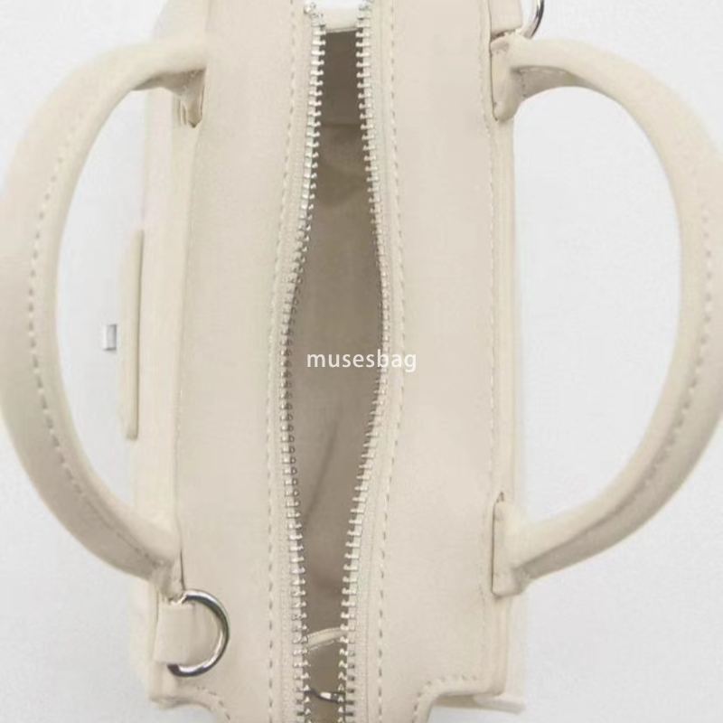New dopamine fashionable shoulder bag lightweight lock buckle handbag casual and cute crossbody bag travel essential mini bag