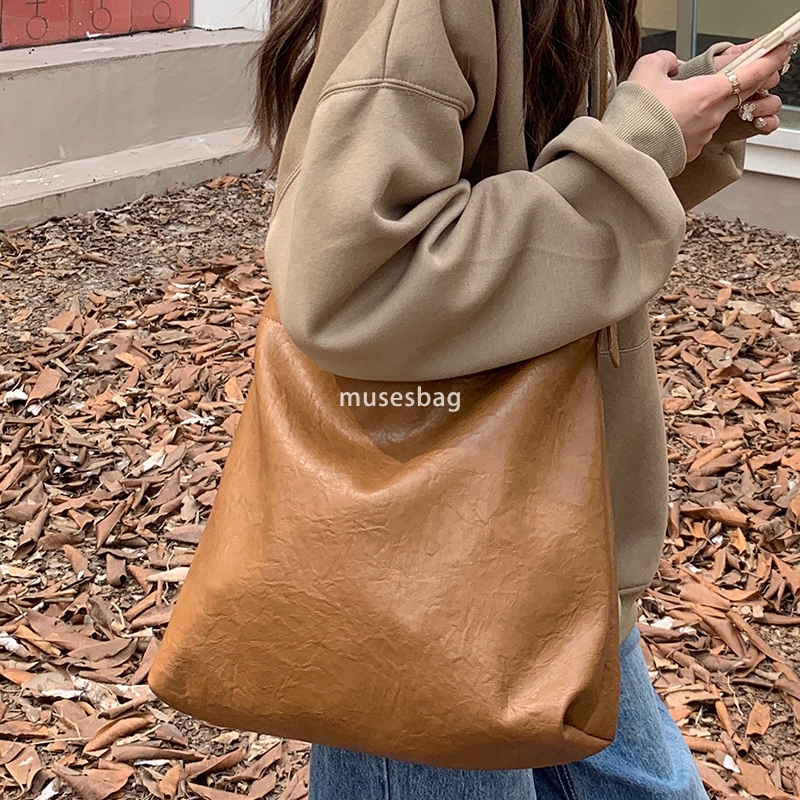High quality bag for women and men large capacity tote for women fashionable commuting high-quality bucket bag student business crossbody bag