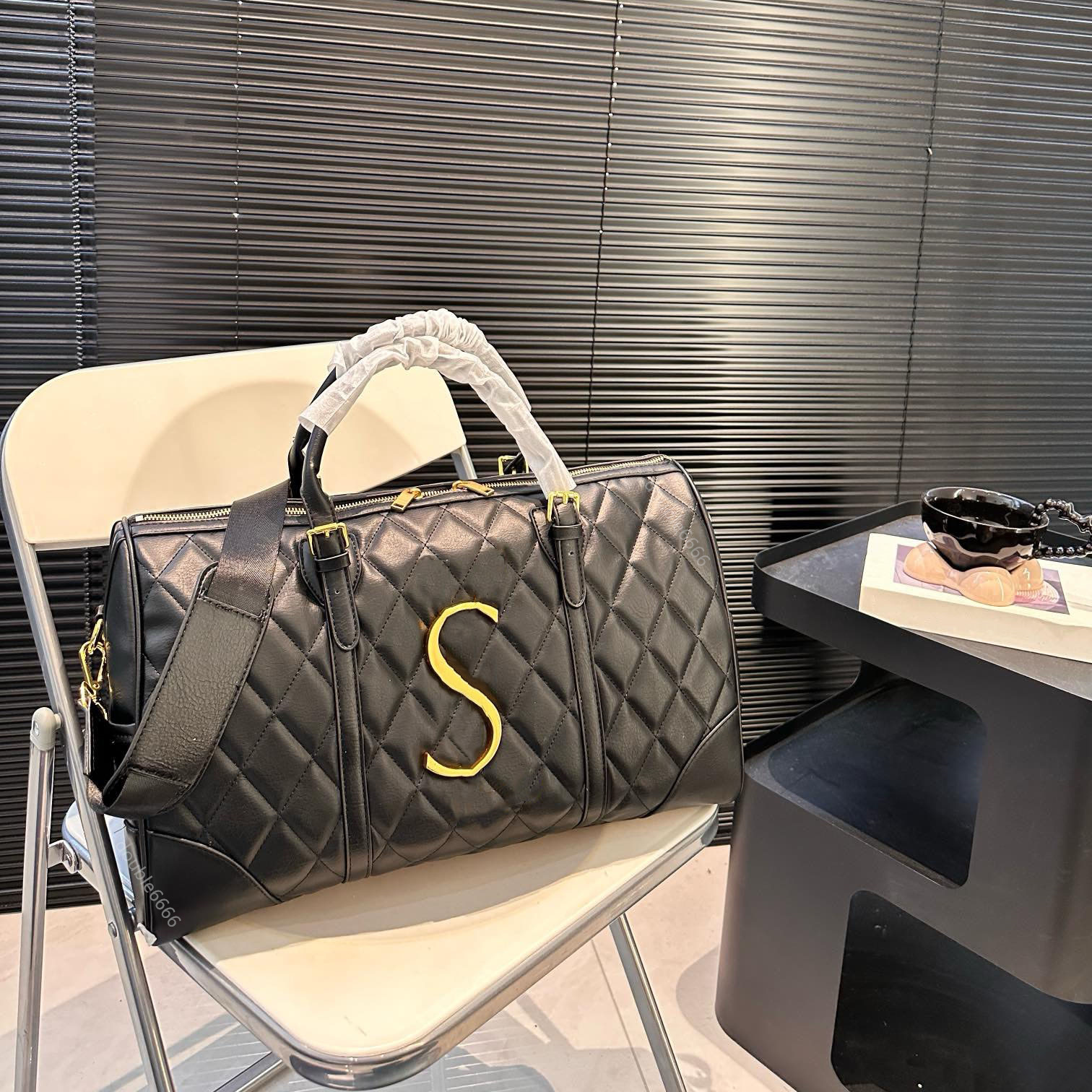 Designer men's women's travel bags Large capacity black bags Leather shoulder bags Simple casual crossbody bags Women's handbags Airport bags Classic messenger bags