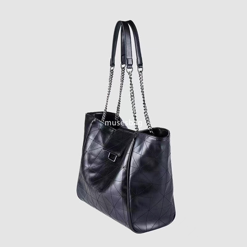 High quality and versatile fashion shoulder bag for high-end women large capacity tote bag niche one shoulder portable shopping bag