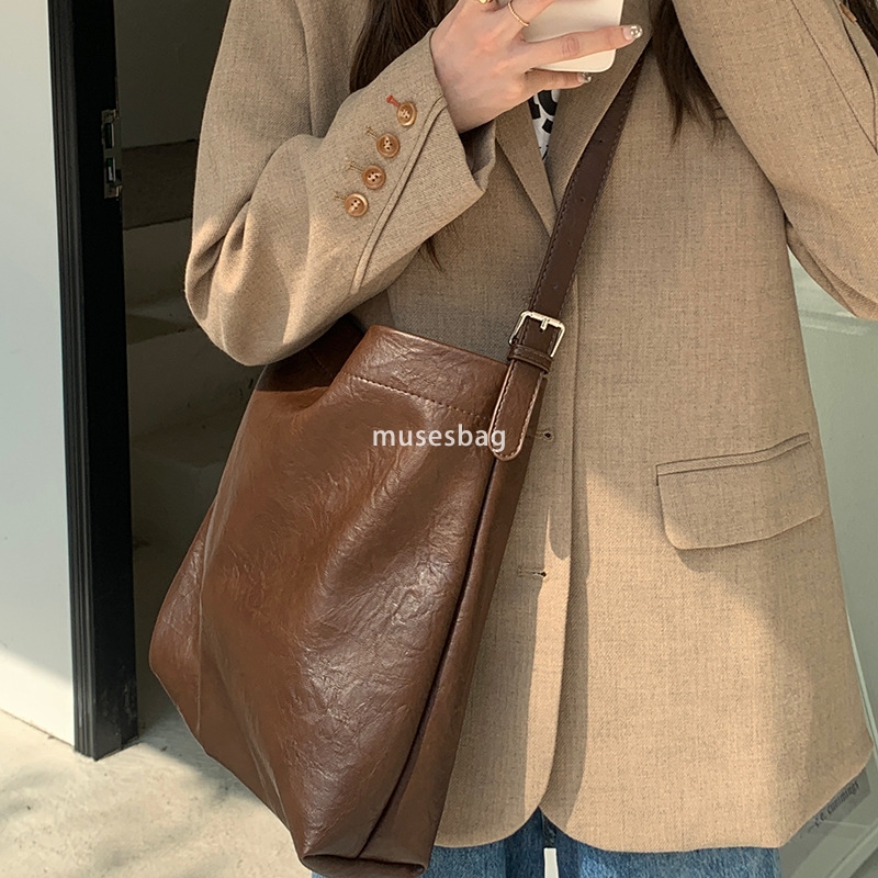 High quality bag for women and men large capacity tote for women fashionable commuting high-quality bucket bag student business crossbody bag