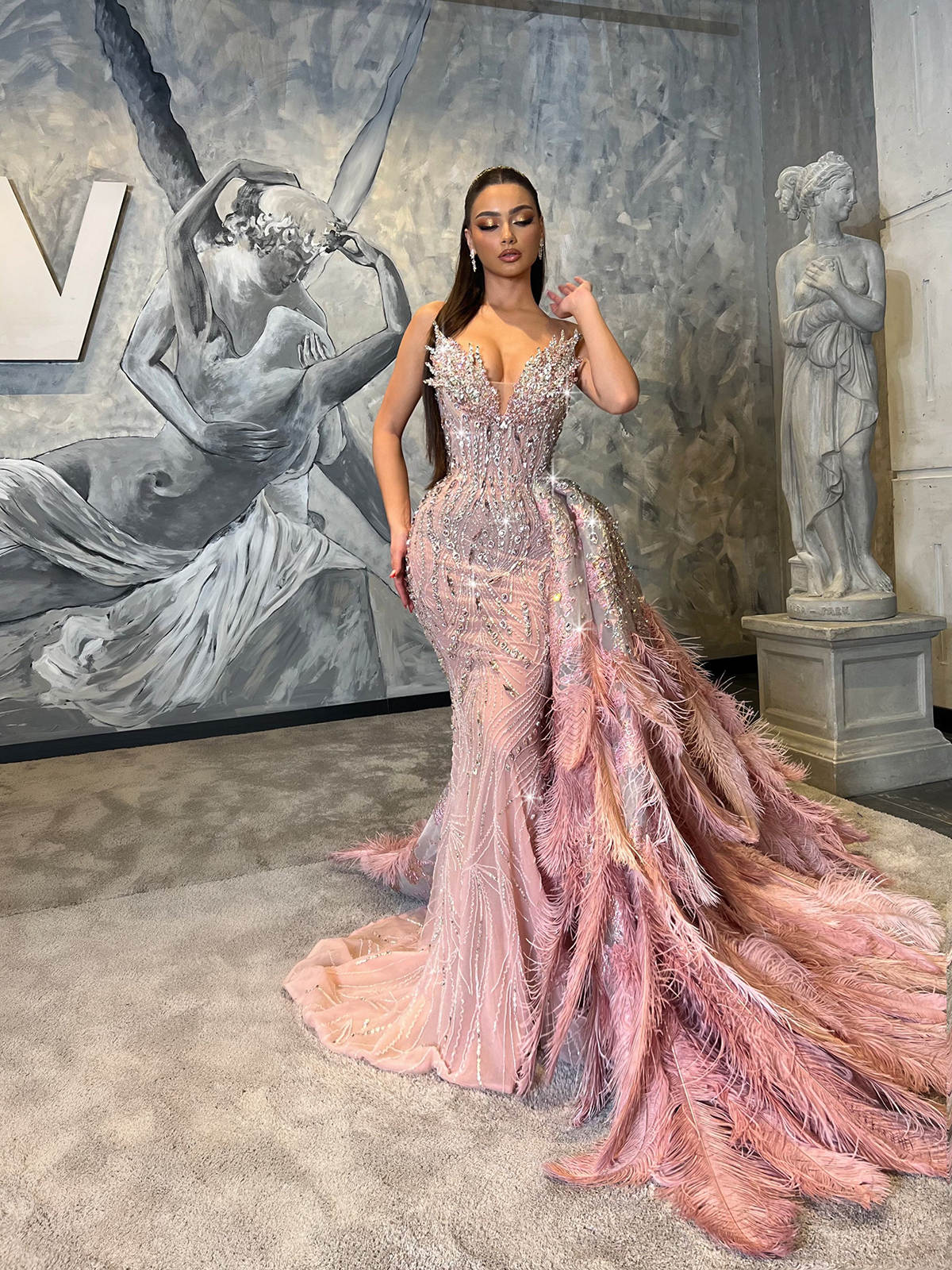 Gorgeous Mermaid Evening Dresses Strapless Sleeveless Gown Crystal Feather Sequins Sweep Train Prom Party Dress Custom Made