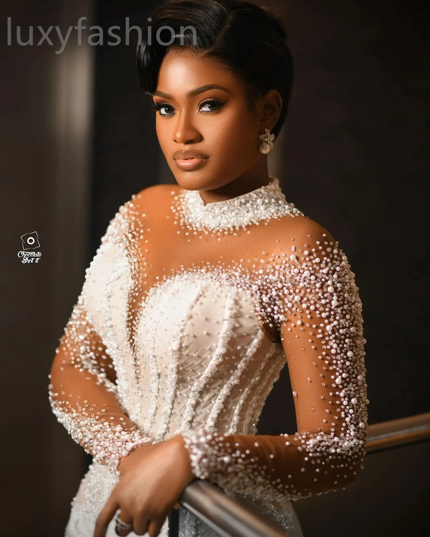 Aso Ebi 2024 White Mermaid Wedding Pearls Beaded urious Satin Long Sleeves Bridal Gowns Dresses ZJ303