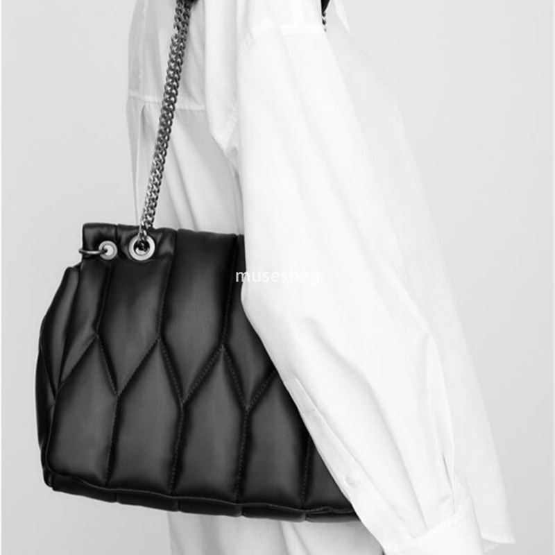 Spring New Women's Bag Black Chain Stitching Shoulder Bag Large Capacity Crossbody Bag Premium Korean Handbag Commuter Women's Bag