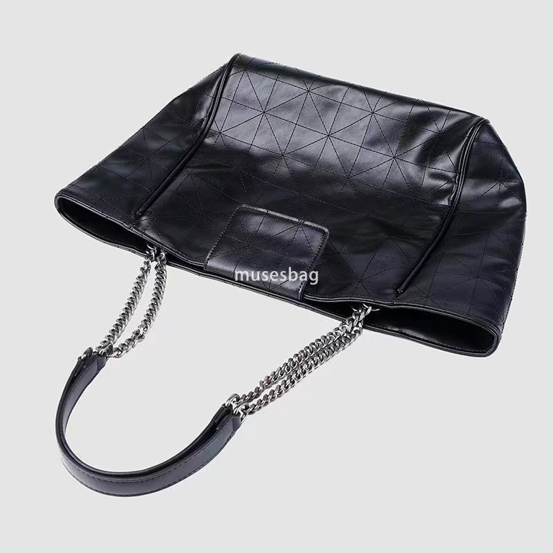High quality and versatile fashion shoulder bag for high-end women large capacity tote bag niche one shoulder portable shopping bag