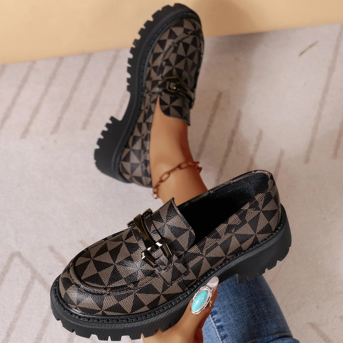 Womens shoes fashionable and elegant summer casual leather transparent circular toes 240605