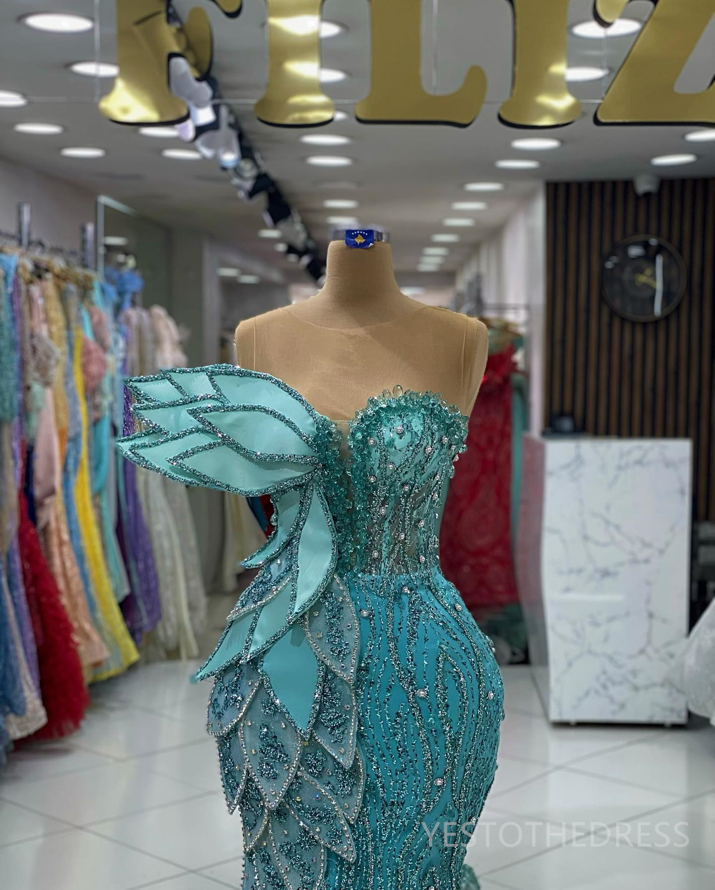 2024 Mint Evening Dress Prom Dress Mermaid Promdress Sheer Neck Beaded Lace Crystals Rhinestone Leaf Decorated Sexy Side Split Birthday Dress Abenklei