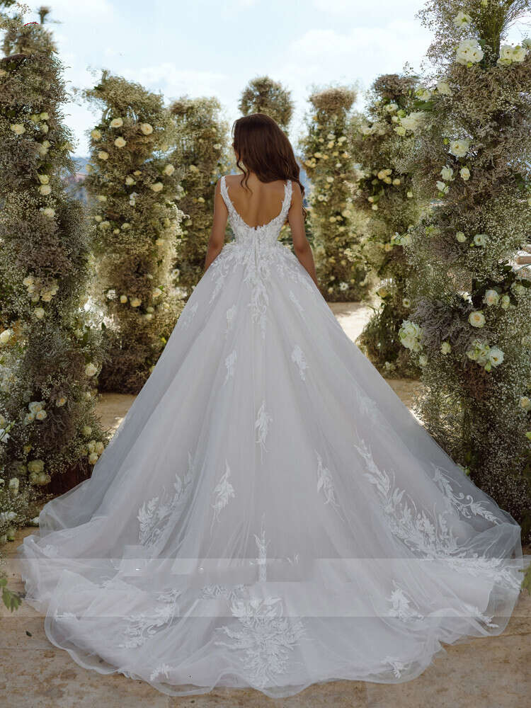 Vestidos De Novia Ball Gown V Neck Wedding 2024 Backless Sleeveless Shiny Appliques Beaded Court Train Bridal Dresses 0605