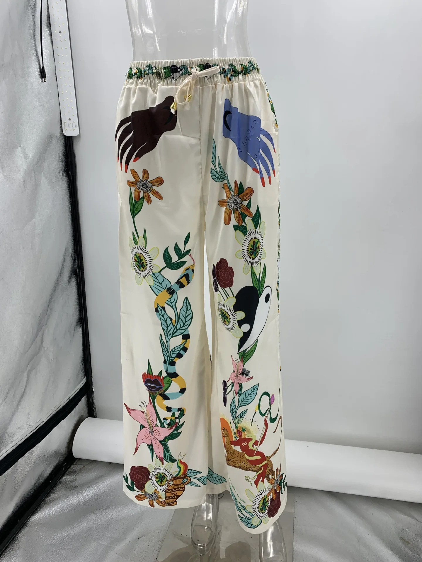 Two-Piece Set Women Suit Graffiti Print Short Sleeved Lapel Shirt and Elastic Waist Casual Wide Leg Pants Home Loose Outfits 240603