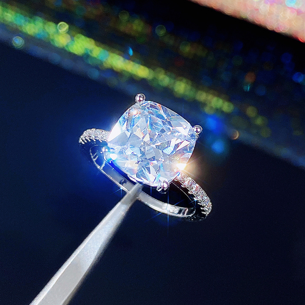 Handmade Classical 4 Claw Wedding Rings Simple Fashion Jewelry Cushion Shape 925 Sterling Silver Fill White Zircon CZ Diamond Party Women Engagement B