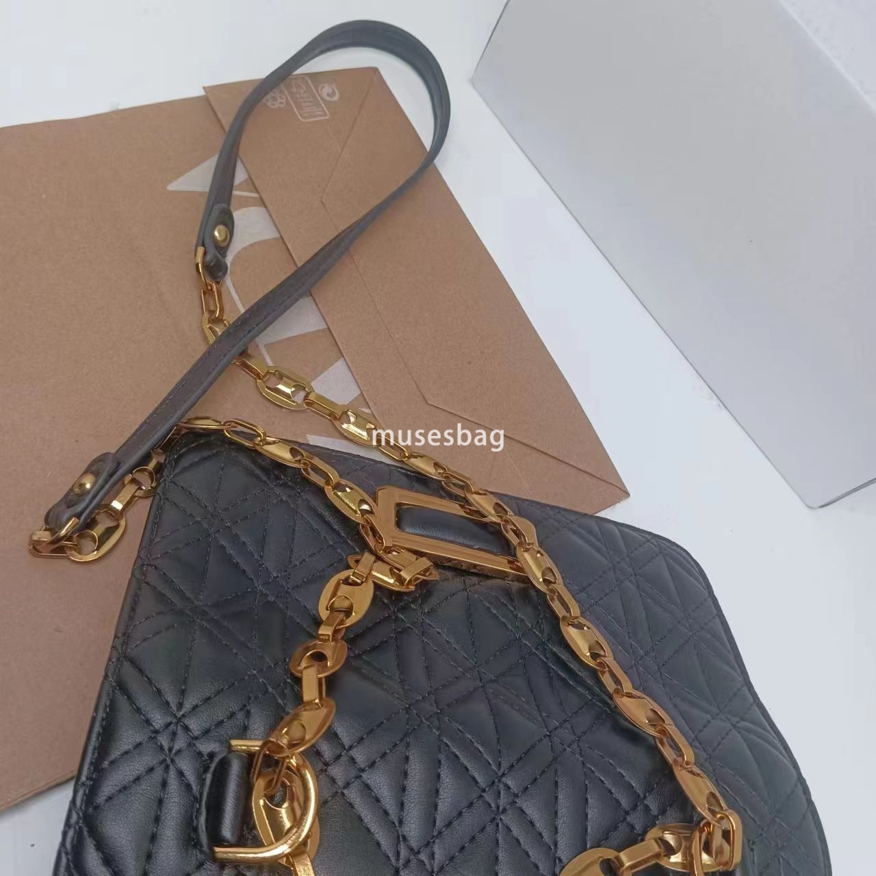 New Embroidered Shoulder Bag Versatile Lock Chain Crossbody Bag Fashionable and Casual Small Square Bag Small Underarm Bag Commuting Handbag