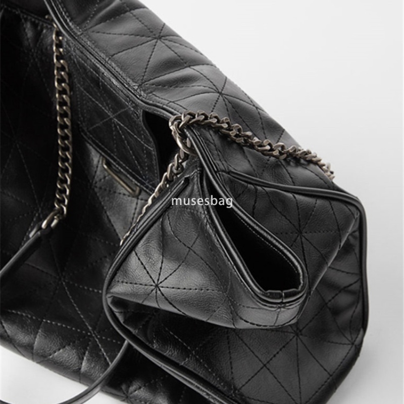 High quality and versatile fashion shoulder bag for high-end women large capacity tote bag niche one shoulder portable shopping bag