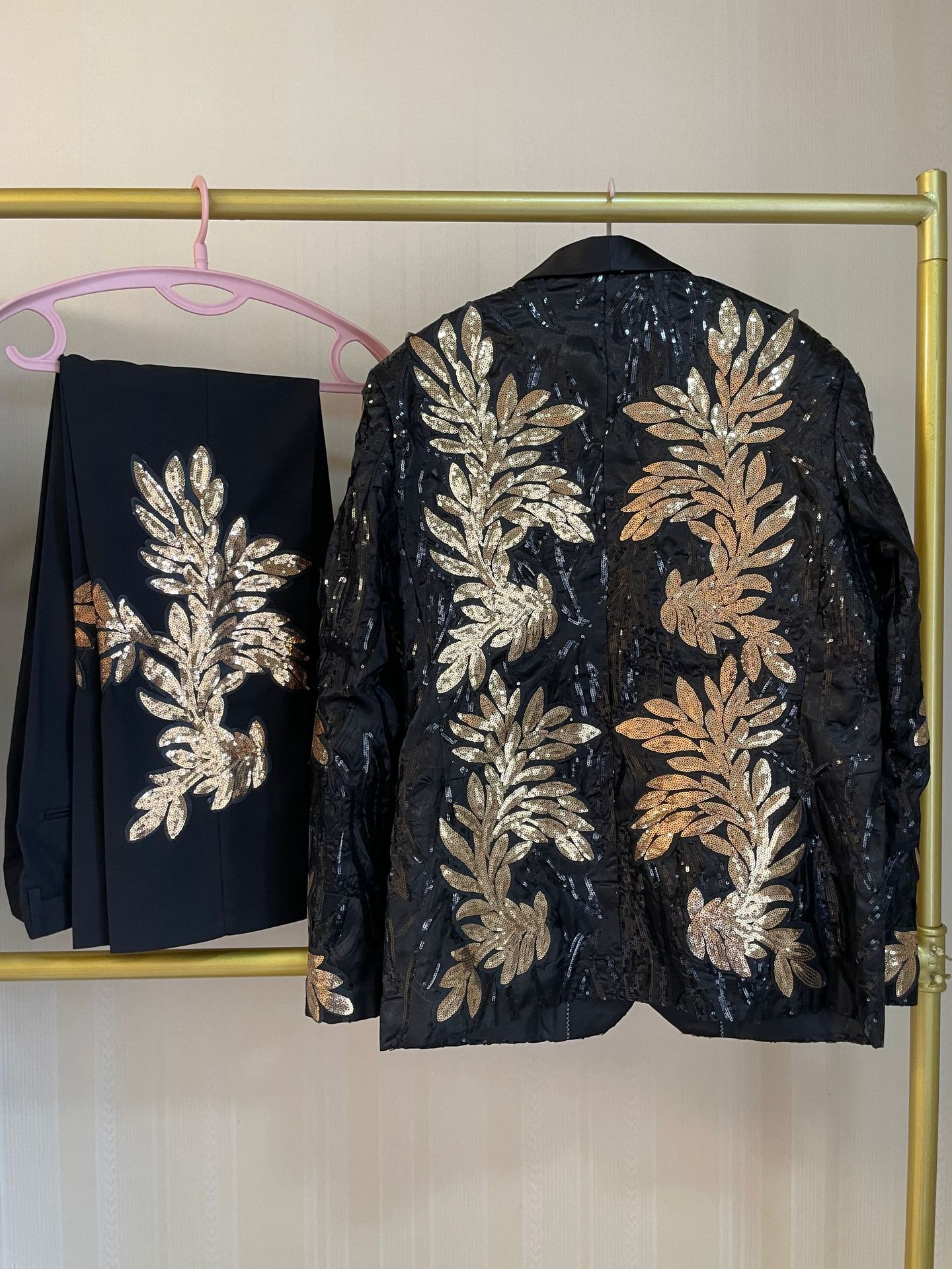 Gold Sequins Mens Wedding Tuxedos Shawl Lapel Groom Wear Dinner Prom Party Performance Costume 2 Pieces