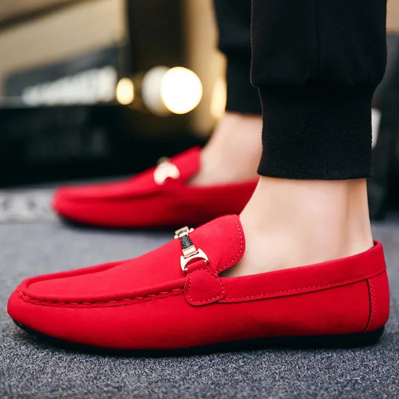 Mens casual shoes red shoes flat shoes metal decorations adult driving Moccasin soft comfortable casual shoes mens sports shoes 240605
