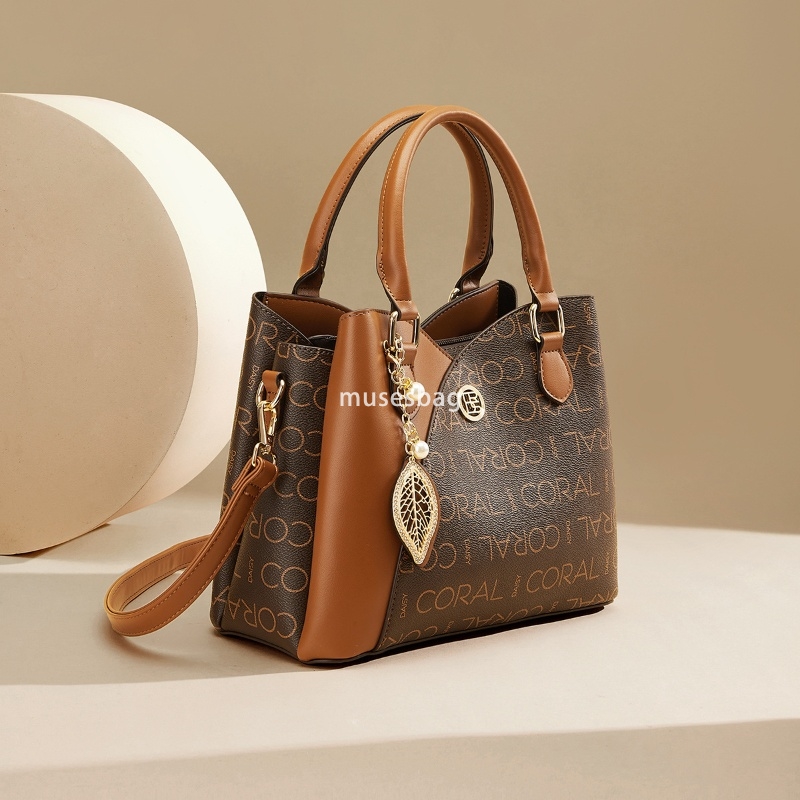 Designer Women's PU Fashion Women's Crossbody Bag Large Capacity Advanced Practical Multi functional Handbag Water Bucket Bag Retro Gold Cla