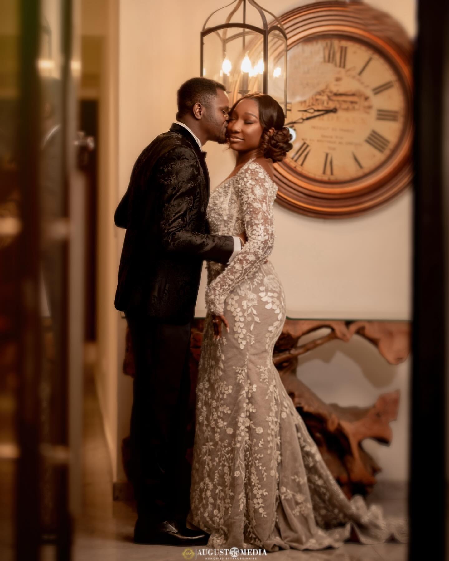 Aso Ebi 2024 Ivory Illusion Mermaid Wedding Dresses Lace Beaded Sheer Neck Bridal Gowns Dresses ZJ304