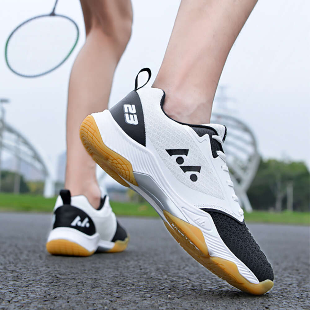 2023 New Professional badminton shoes Couple Tennis Volleyball Training Sneakers Sports Shoes Men