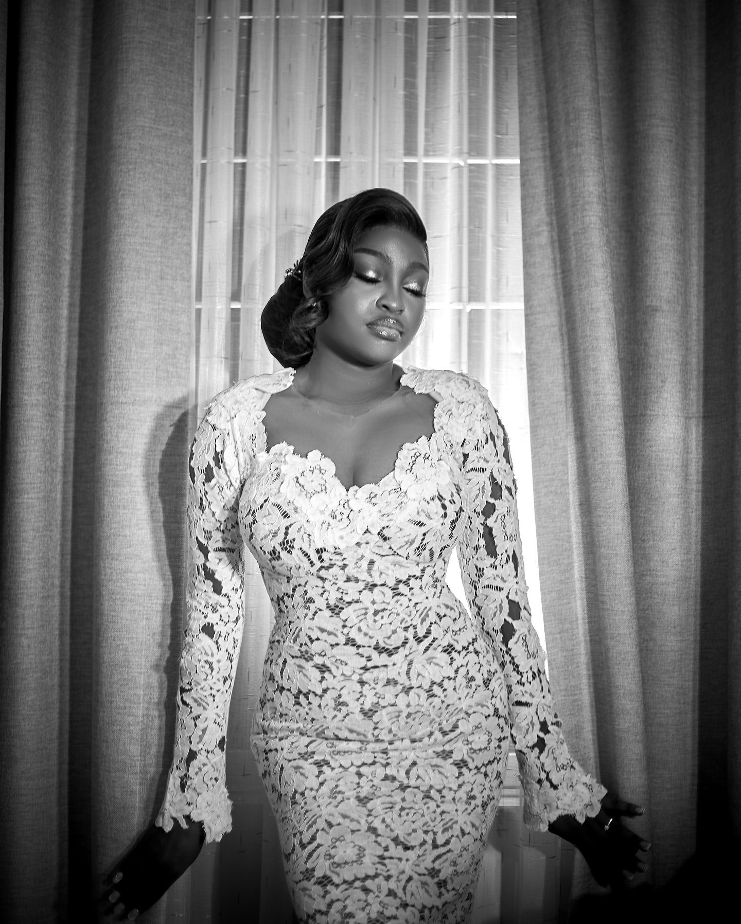 Aso Ebi 2024 White Illusion Mermaid Wedding Dresses Lace Sheer Neck Vintage Sexy Charming Bridal Gowns Dresses ZJ202