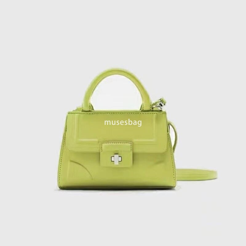 New dopamine fashionable shoulder bag lightweight lock buckle handbag casual and cute crossbody bag travel essential mini bag