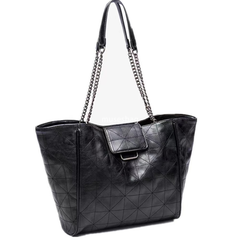 High quality and versatile fashion shoulder bag for high-end women large capacity tote bag niche one shoulder portable shopping bag