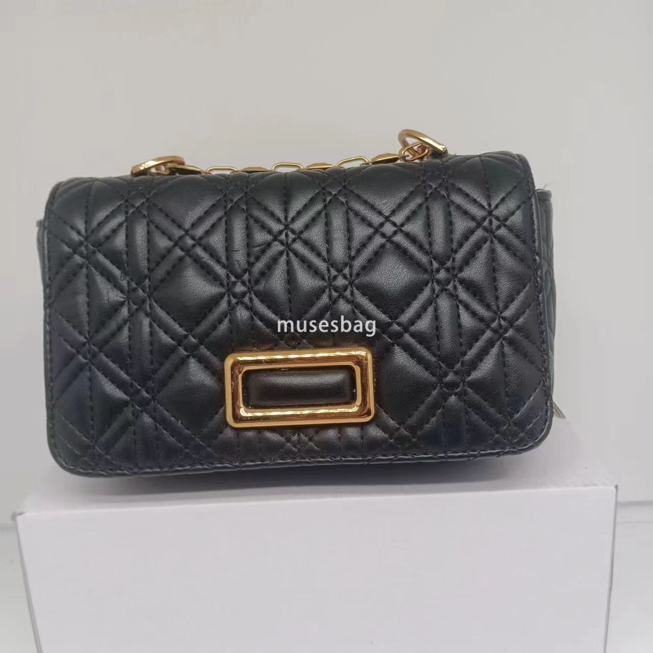 New Embroidered Shoulder Bag Versatile Lock Chain Crossbody Bag Fashionable and Casual Small Square Bag Small Underarm Bag Commuting Handbag