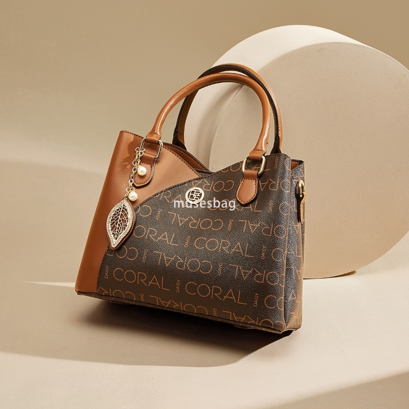 Designer Women's PU Fashion Women's Crossbody Bag Large Capacity Advanced Practical Multi functional Handbag Water Bucket Bag Retro Gold Cla