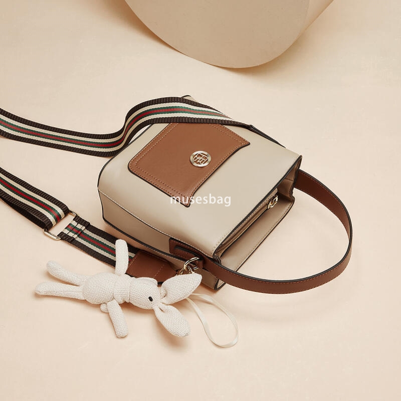 Women's New Large Capacity Versatile Commuting Bucket Bag Handheld Crossbody Bag Advanced Fashion Handbag