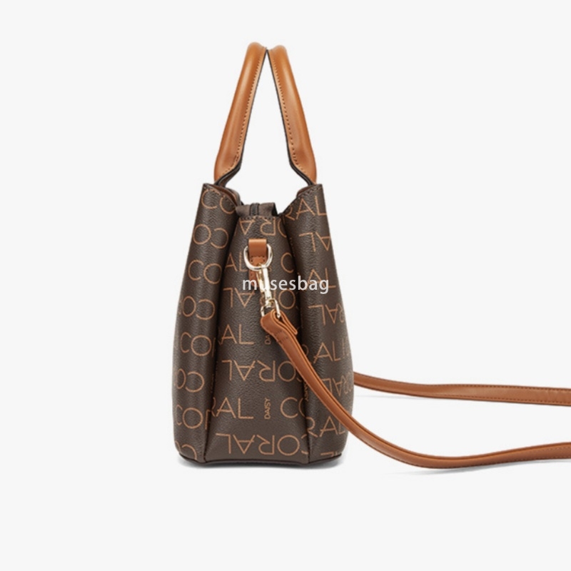Designer Women's PU Fashion Women's Crossbody Bag Large Capacity Advanced Practical Multi functional Handbag Water Bucket Bag Retro Gold Cla