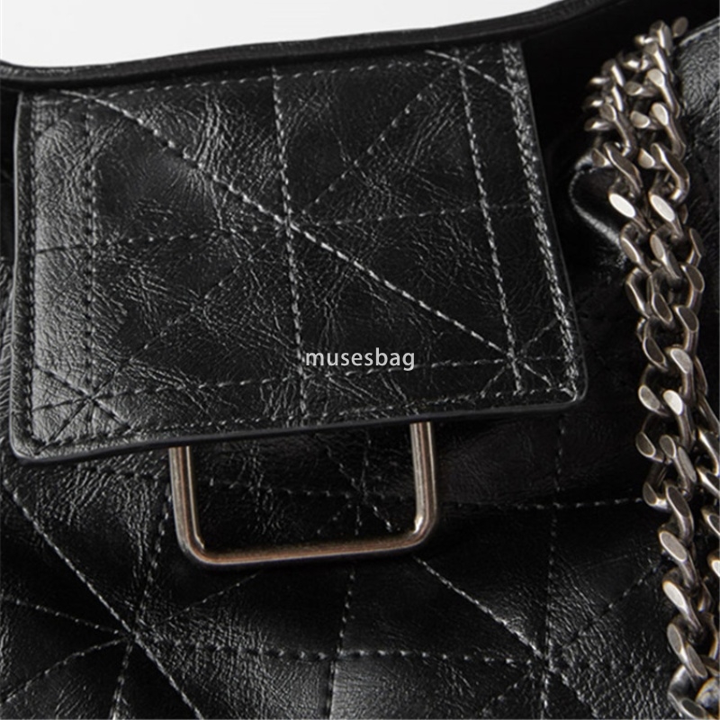 High quality and versatile fashion shoulder bag for high-end women large capacity tote bag niche one shoulder portable shopping bag