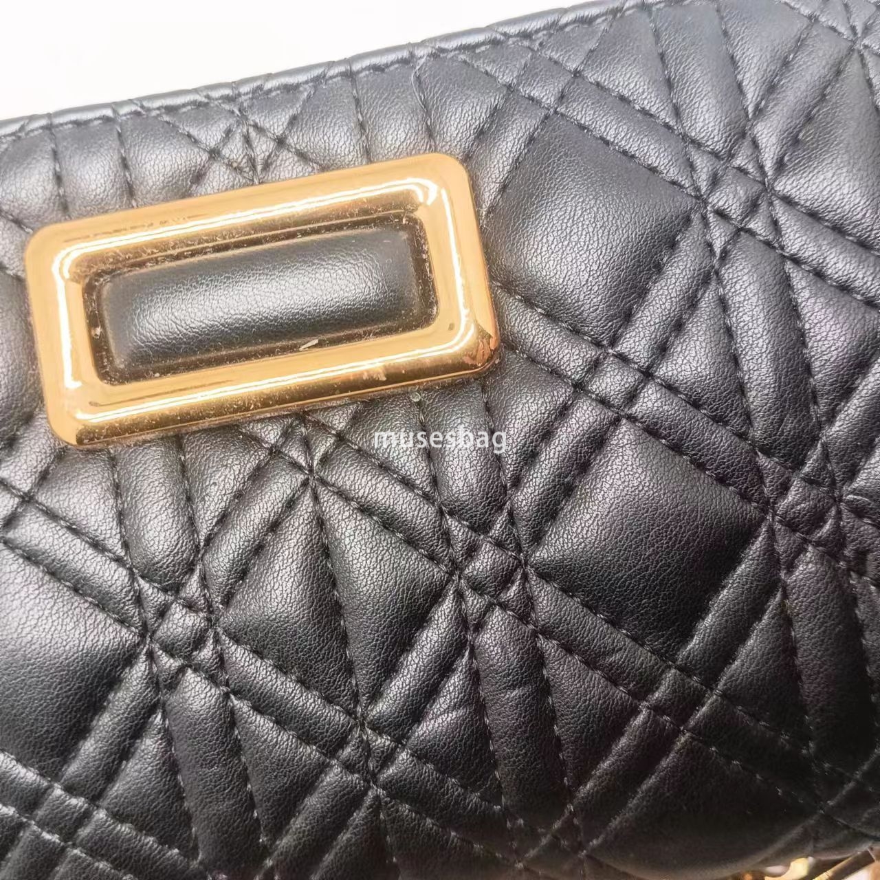 New Embroidered Shoulder Bag Versatile Lock Chain Crossbody Bag Fashionable and Casual Small Square Bag Small Underarm Bag Commuting Handbag