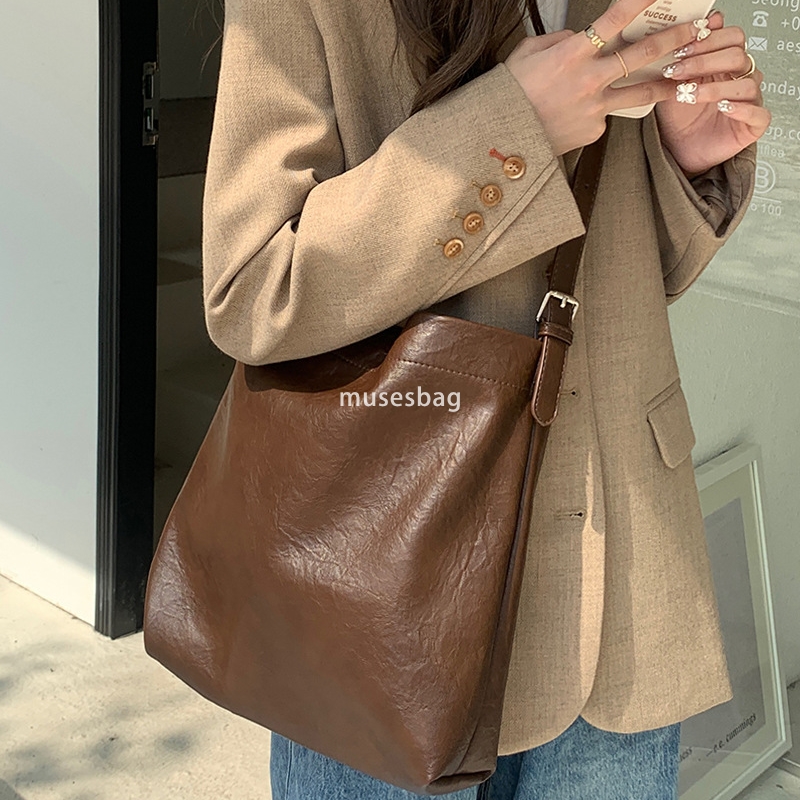 High quality bag for women and men large capacity tote for women fashionable commuting high-quality bucket bag student business crossbody bag