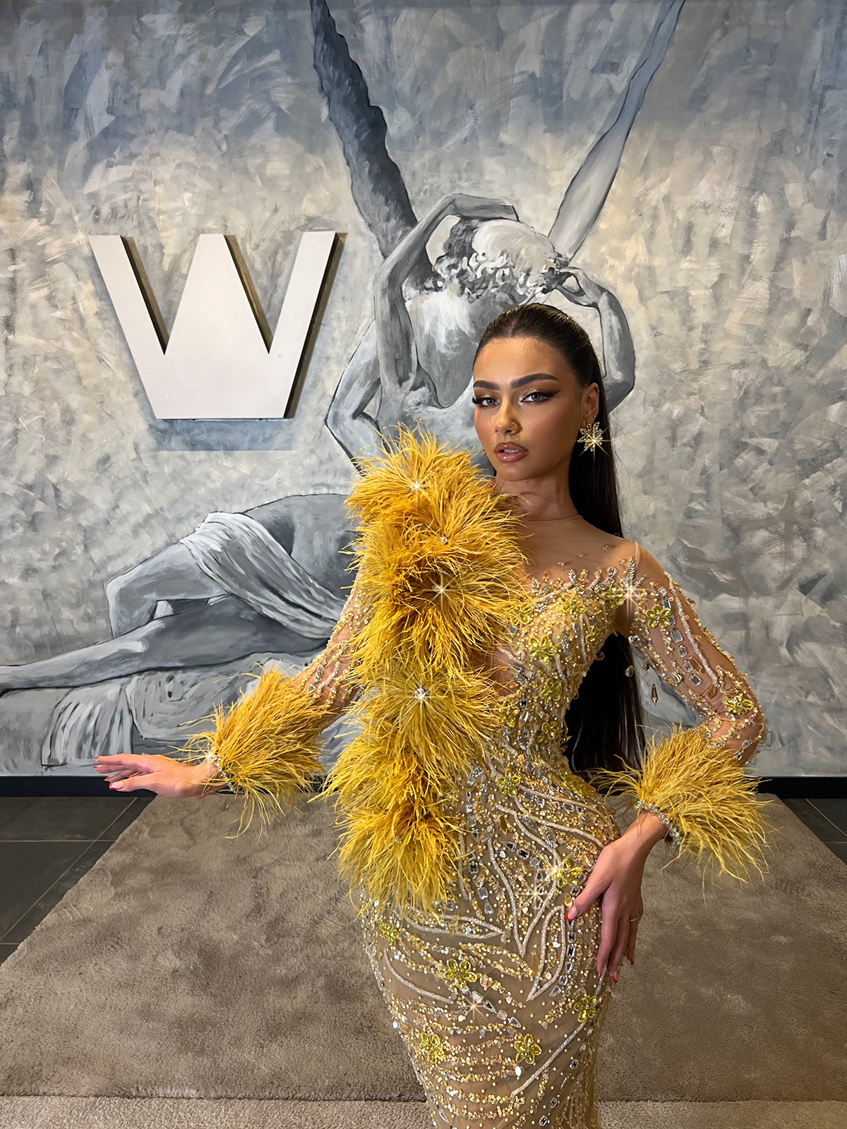 Modern Feather Luxurious Prom Dresses Crystal Long Sleeve Beaded Evening Dress Custom Made Sequined Beaded Celebrity Party Gown