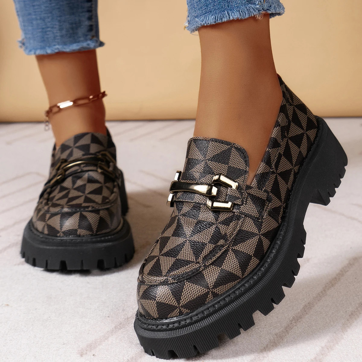 Womens shoes fashionable and elegant summer casual leather transparent circular toes 240605