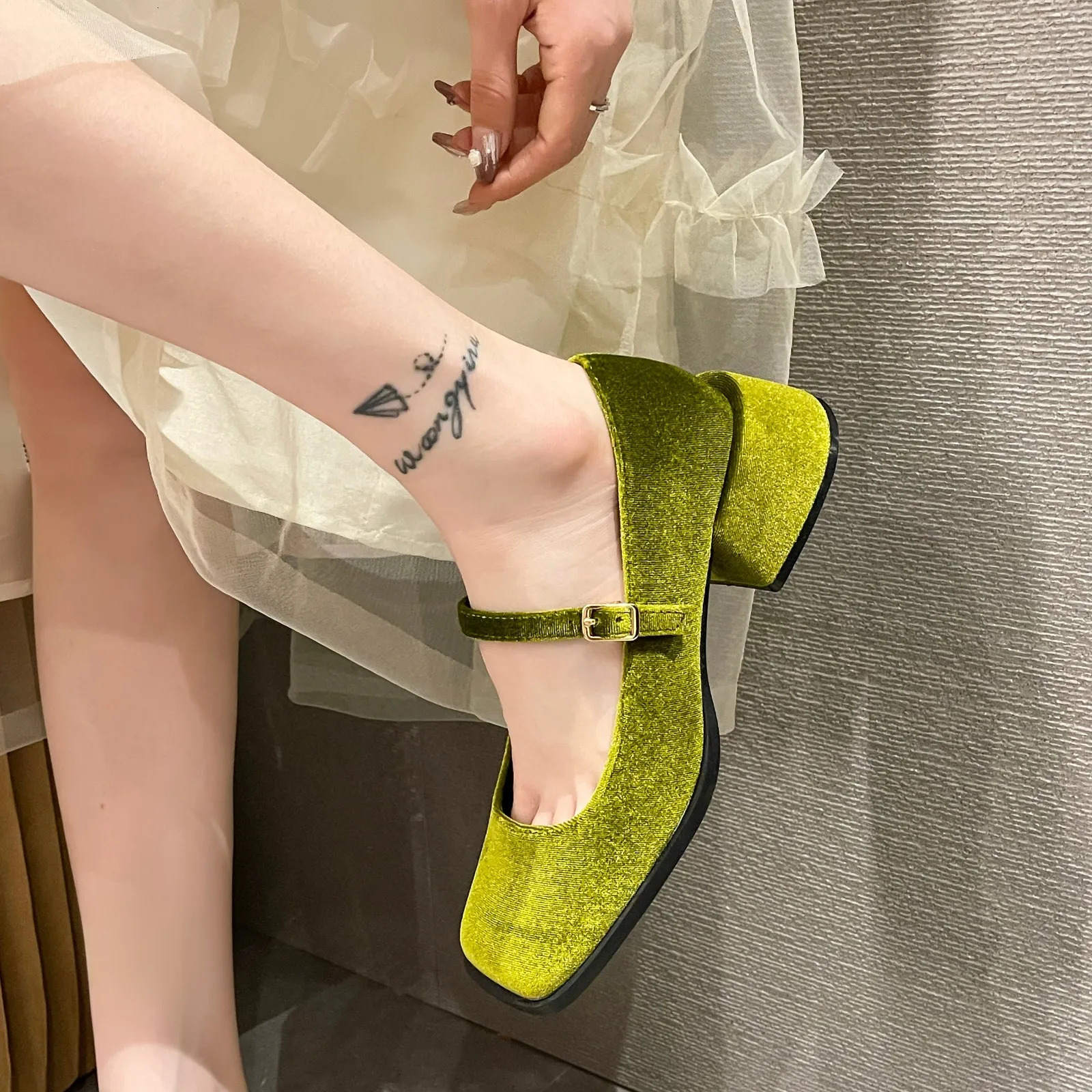 Mary Janes Shoes Female Golden Velvet Square Toe College Style Casual Pumps Fashion Shallow Buckle Shoes High Heel Shoes 240605