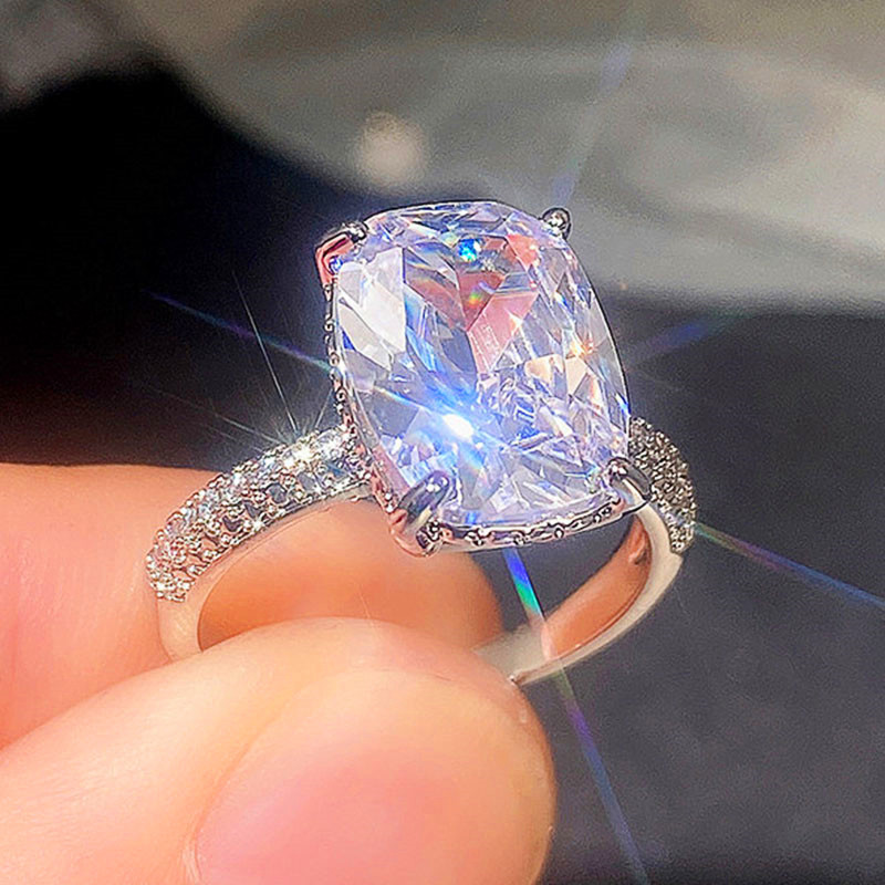 Handmade Classical 4 Claw Wedding Rings Simple Fashion Jewelry Cushion Shape 925 Sterling Silver Fill White Zircon CZ Diamond Party Women Engagement B