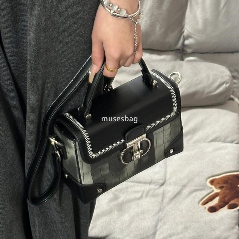 High end and fashionable small fragrant wind ice blue shoulder bag new fashionable and stylish small square bag commuting crossbody bag