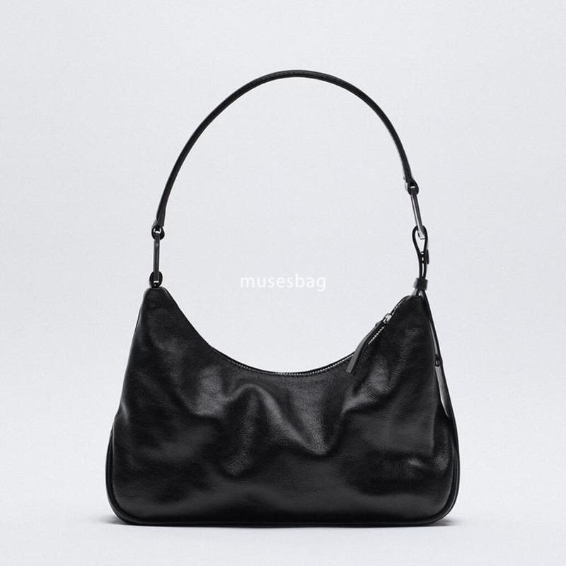 New niche law stick underarm bag black leather high-end feel 100 pairs of bills of lading shoulder bag essential for commuting
