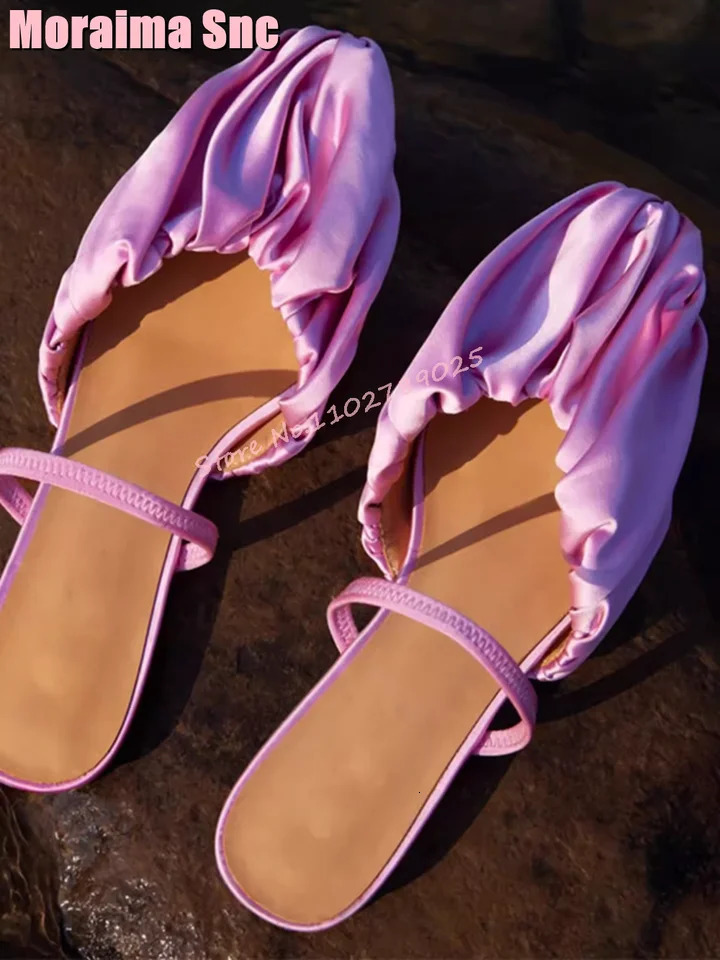 Satin pleated circular toe mule block with sexy fashionable and elegant womens slide in the middle heel. 2024 Spring and Summer Green Solid Slide 2406