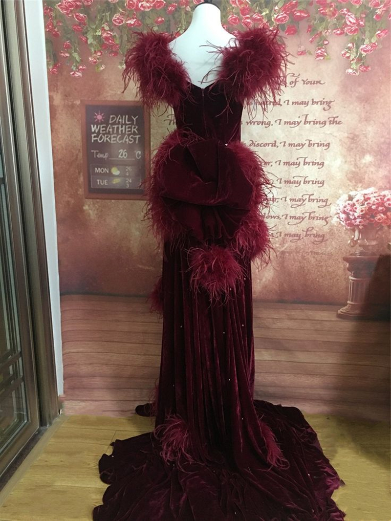 Vintage Burgundy Velvet Evening Dresses Feathers Bustle Victorian Elegant Formal Event Gowns Pearls Beaded Sleeveless Long A-Line Prom Dress For Women