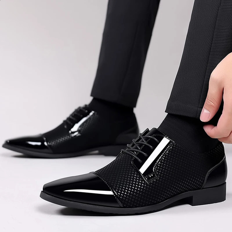 Trending Classic Men Dress Shoes For Men Oxfords Patent Leather Shoes Lace Up Formal Black Leather Wedding Party Shoes 240607