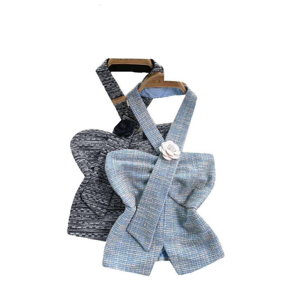 Spicy girl style pure desire top womens design sense hanging neck three-dimensional flower slim fit short top fashionable and versatile for wearing on