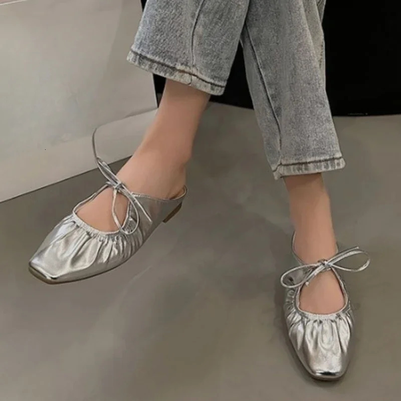 selling lace womens shoes in 2024 autumn closed toe solid pleated thick boots compact casual womens shoes 240606