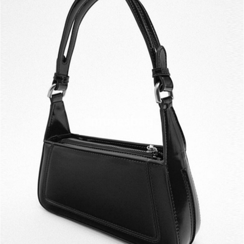 New High Quality Fashion Shoulder Bag Small and Versatile Black Quilted Underarm Bag Bright Leather Casual Commuter Handbag