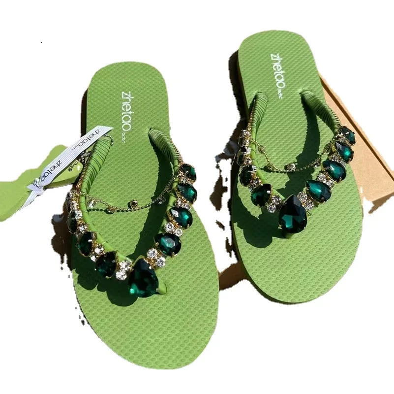 2024 Comfortable and Fashionable Full Match Beach Shoes with Anti slip Soft Sole Casual Flip Water Diamond Chain Smooth 240606