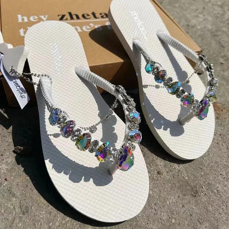 2024 Comfortable and Fashionable Full Match Beach Shoes with Anti slip Soft Sole Casual Flip Water Diamond Chain Smooth 240606