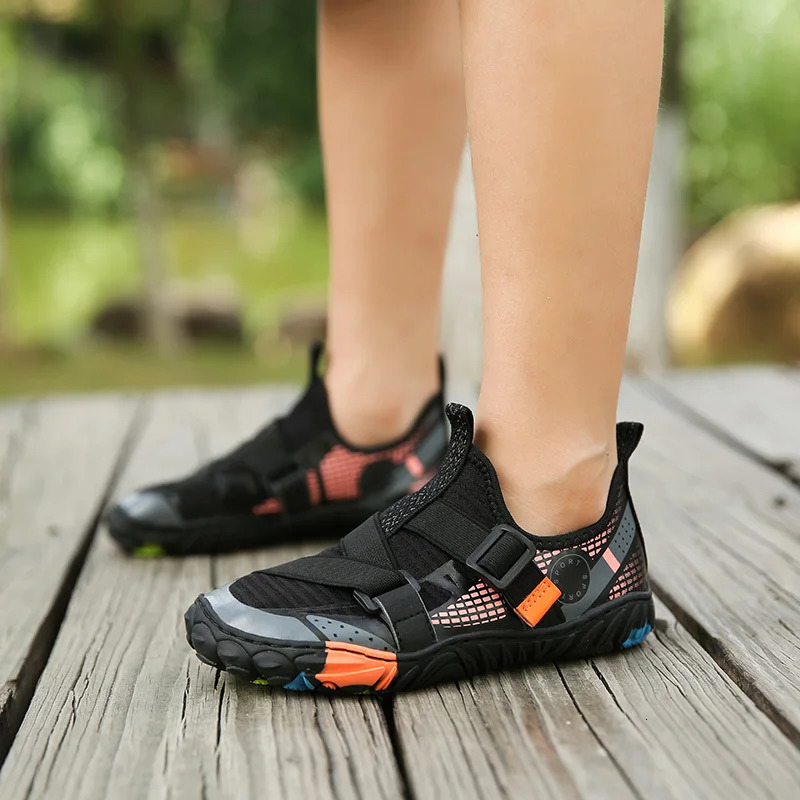 Childrens Barefoot Aqua Shoes Childrens Drainage Beach Swimming Sandals Quick drying Rowing Diving Fishing Surfing Sports Wading Sports Shoes 240606