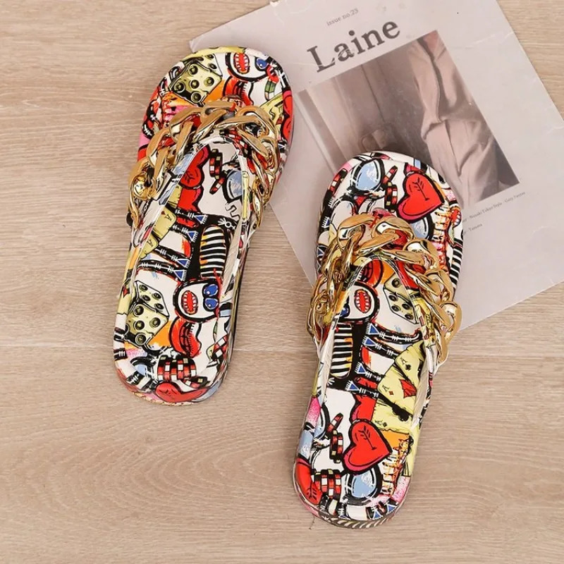 2024 Womens Summer Fashion Chain Flip Slippers Womens Flat Shoes Casual Flat Shoes 240606