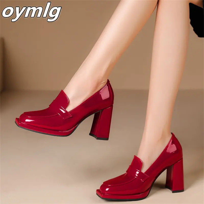 Square head thick heel patent leather single shoes for womens small leather shoes in autumn Black deep mouth high heels 240606